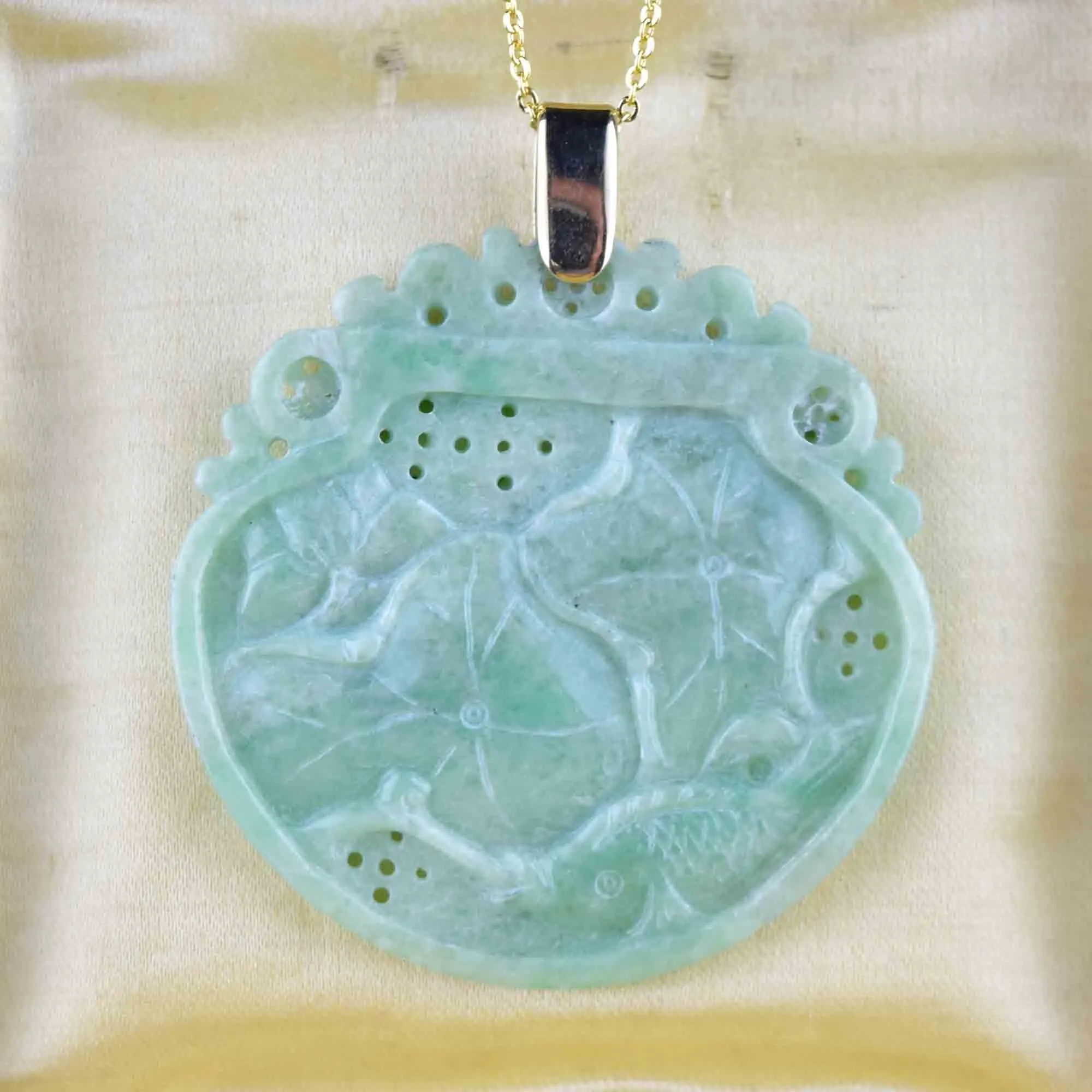 Vintage 14K Gold Carved Jade Fish Lilly Pad Pendant Necklace