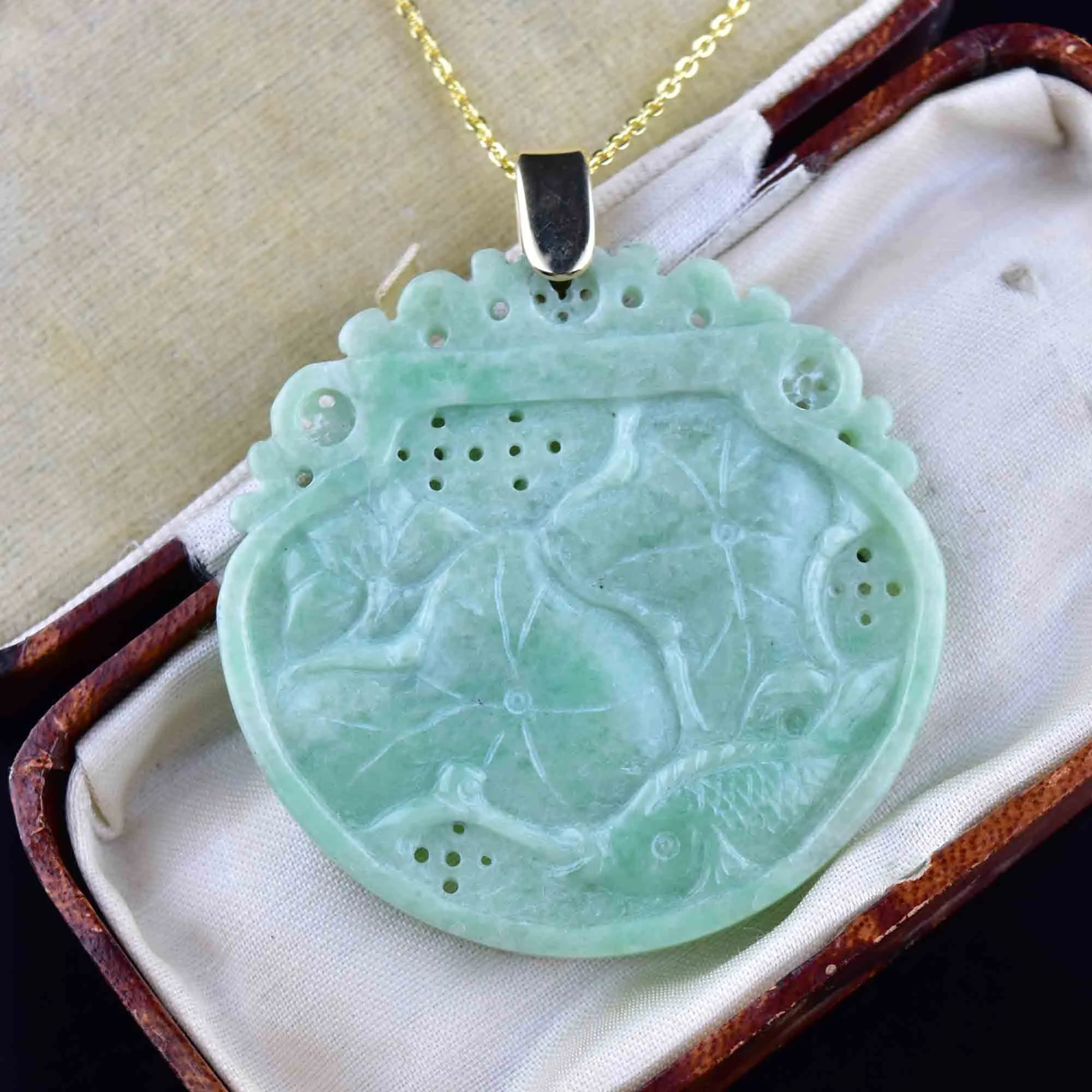 Vintage 14K Gold Carved Jade Fish Lilly Pad Pendant Necklace