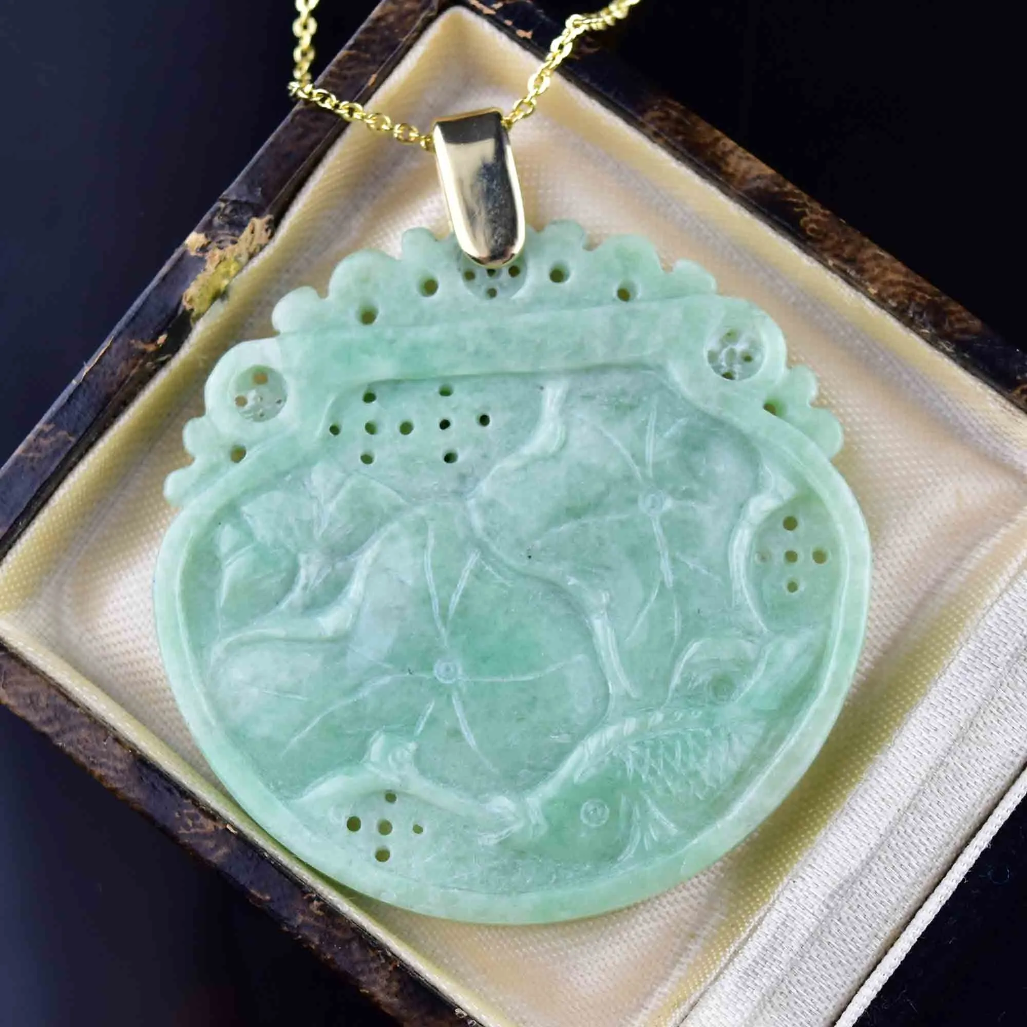 Vintage 14K Gold Carved Jade Fish Lilly Pad Pendant Necklace